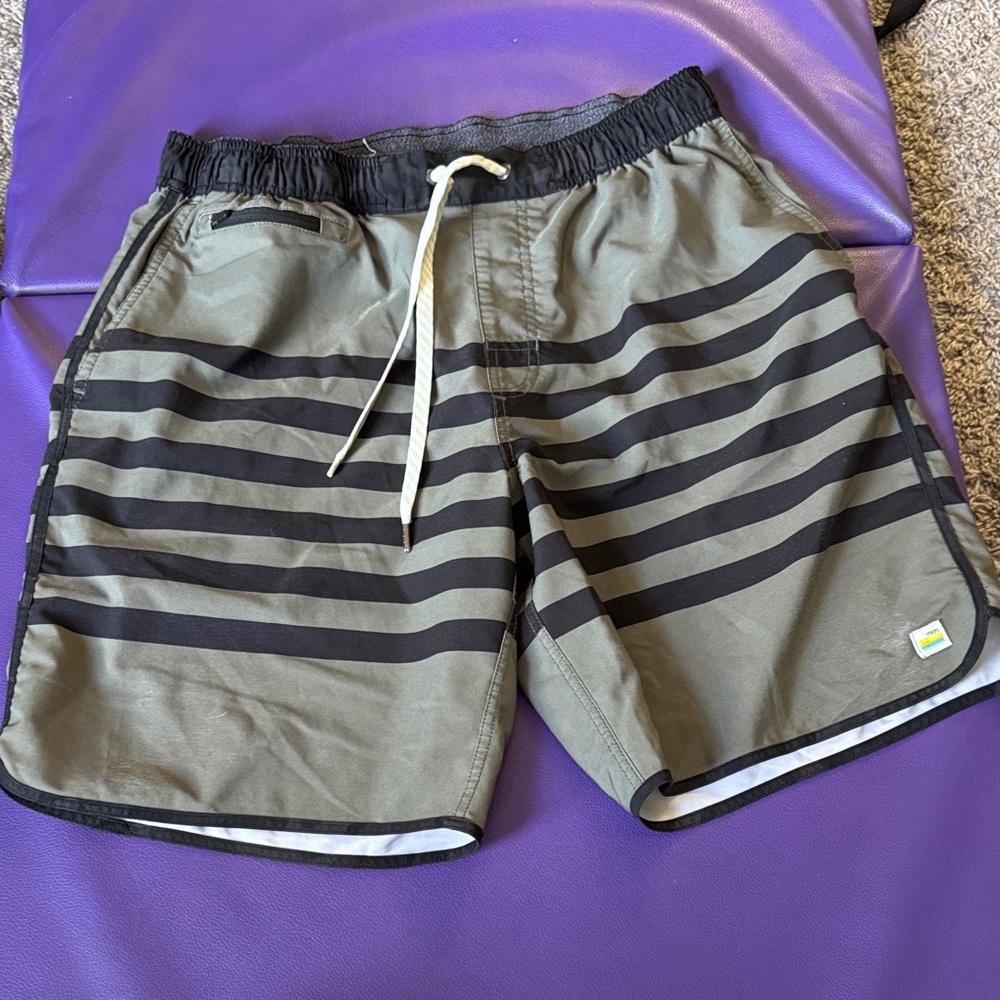 Vuori Men's Striped Board Shorts - Black and Olive